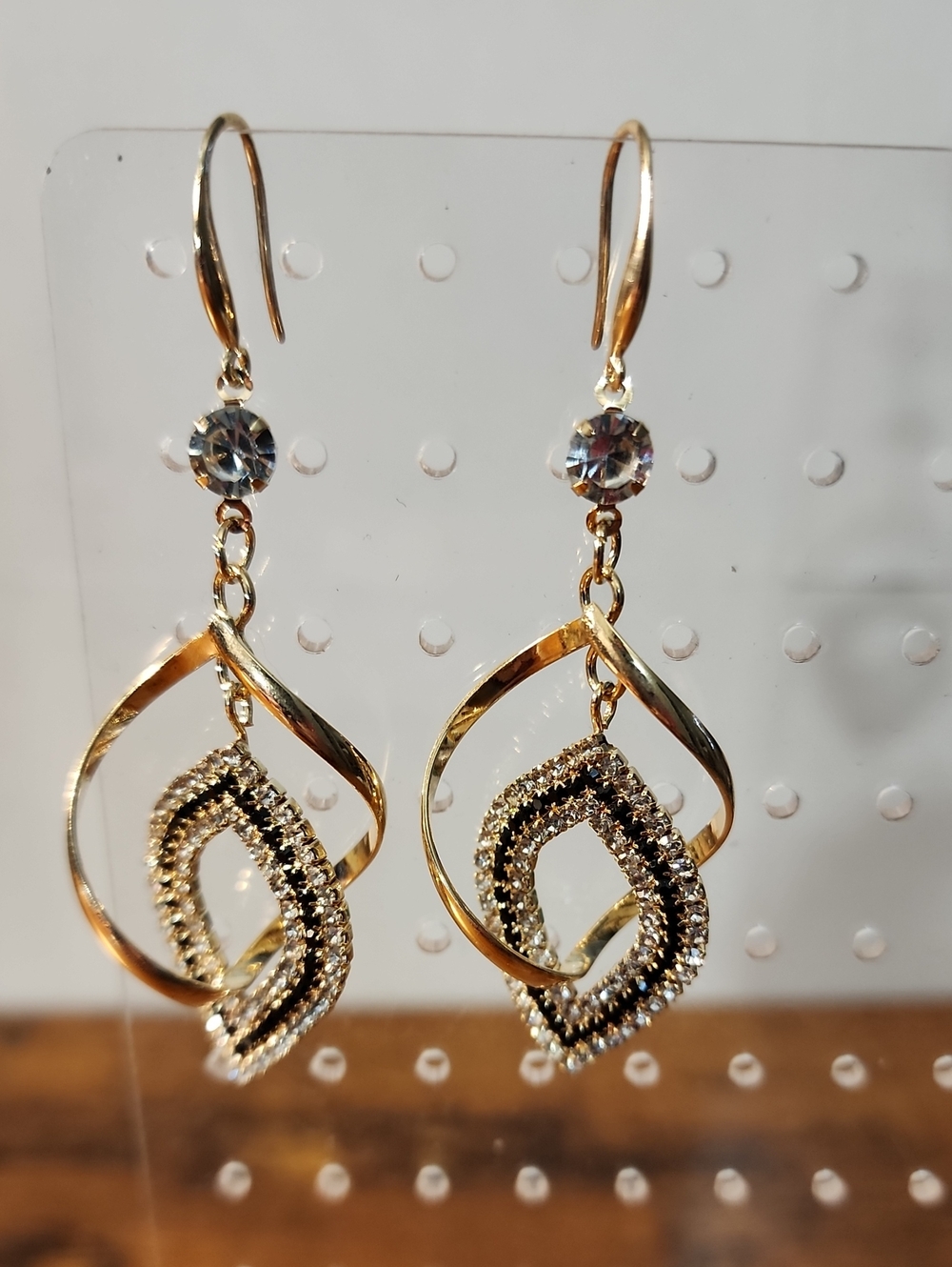 1 Pair New Luxury High-End Stylish Niche Design Minimalist Long Dangle gold